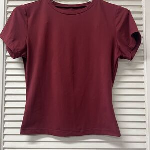 TRENDY QUEEN ✨women active wear medium ✨Burgundy Short Sleeve Top